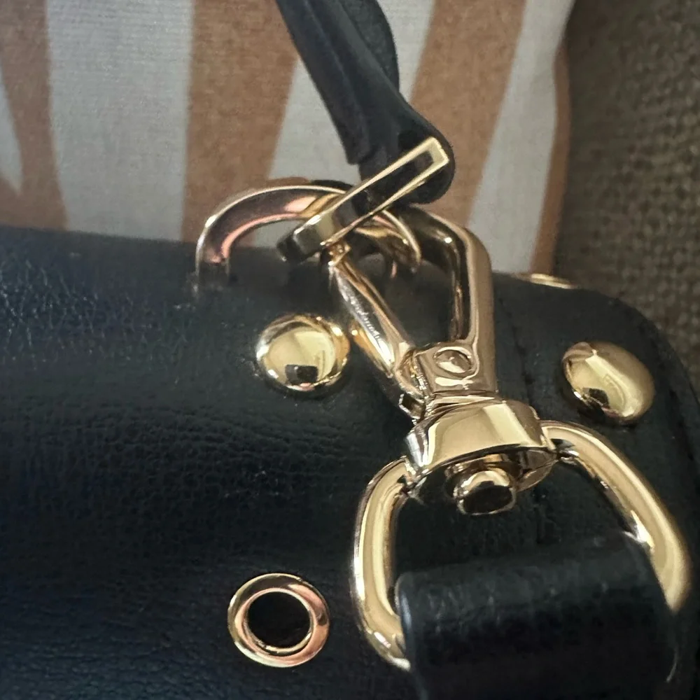 MK Michael‎ Kors Satchel with Shoulder or crossbody strap.